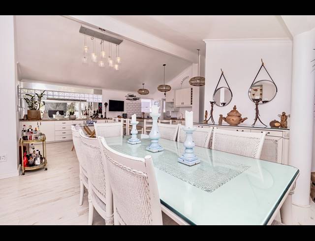 4 BEDROOM HOUSE FOR SALE IN GROTTO BAY